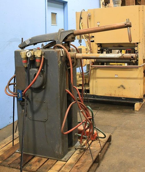 30 KVA TAYLOR-WINFIELD ROCKER TYPE SPOT WELDER  MODEL AR 33-24