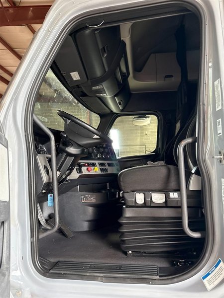 2021 Freightliner PT126SLP - Cascadia 3AKJHHDR2MSMY4212