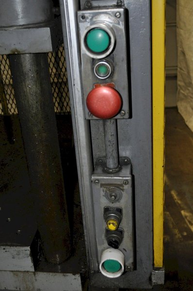 75 TON DAKE 4 POST HYDRAULIC PRESS