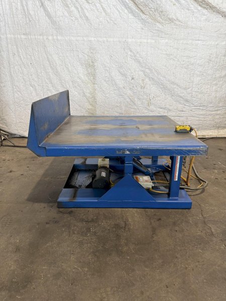 4,000 LB 48&quot; X 48&quot; HYDRAULIC TILT TABLE. STOCK # 1003725.