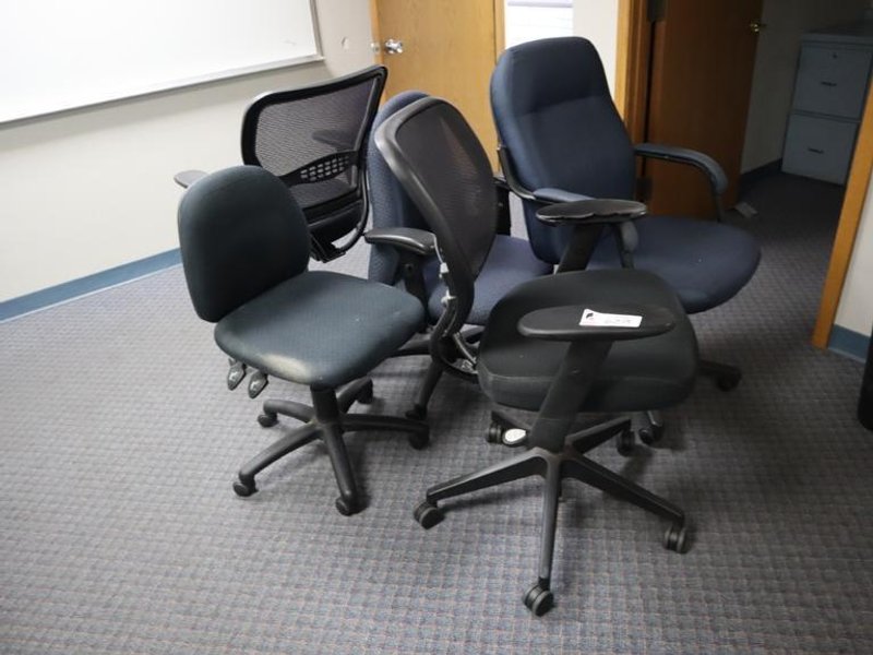 Rolling Office Desk Chairs- Auction Item