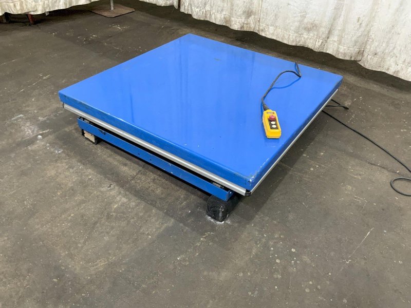 3330 LBS GLOBAL INDSUTRIAL HYDRAULIC SCISSOR LIFT TABLE: STOCK #81178