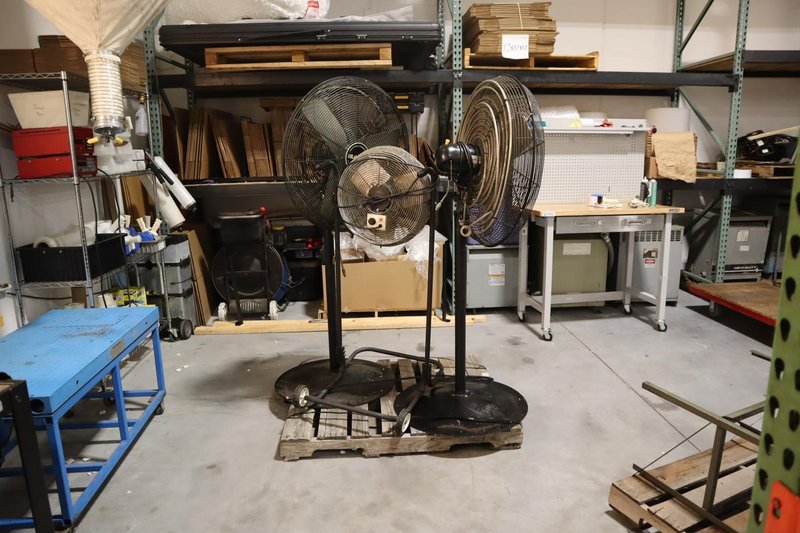 Lakewood HV-30/OSC 30" (2) &amp; 18" TPI Industrial Pedestal Fans- Auction Item