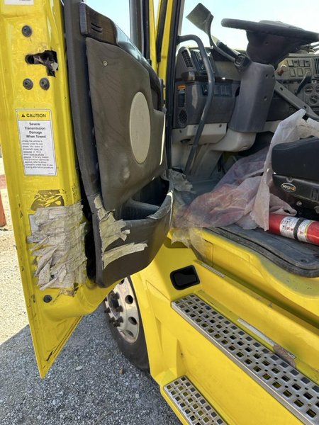 Volvo VNL Day Cab Semi Truck, 2017 – Volvo D13, I-Shift, Air Ride