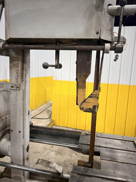 18" X 20" HYD-MECH MODEL #VW-18 VERTICAL BAND SAW w/ 45° MITER: STOCK #21928