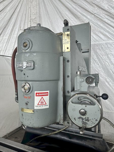 CINCINNATI NO. 4 VERTICAL MILL. STOCK # 0261724.