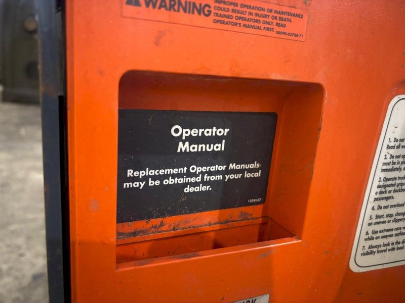 4,500 LBS TOYOTA 8HBW23 ELECTRIC PALLET JACK: YOBRO #24339