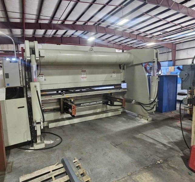320 Ton x 14′ Accurpress 732014 Hydraulic Press Brake, 2008