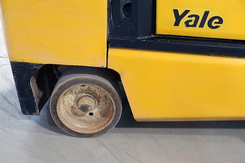 11,000 LBS YALE MODEL #GLC120 BOX-CAR SYTLE LP GAS FORKLIFT: YOBRO #24713