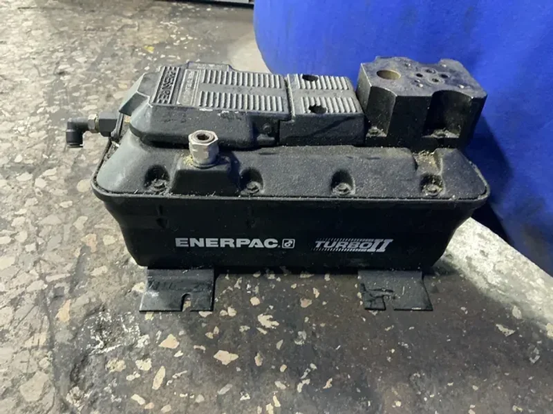 ENERPAC 5000 PSI / 350 BAR TURBO II HYDRAULIC AIR PUMP  -  PASG3002SB