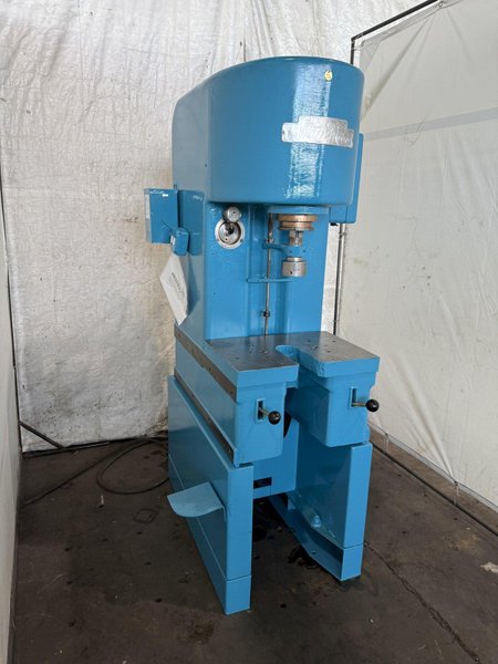 8 TON DENISON FG8C02 C-FRAME HYDRAULIC PRESS. STOCK #0255924