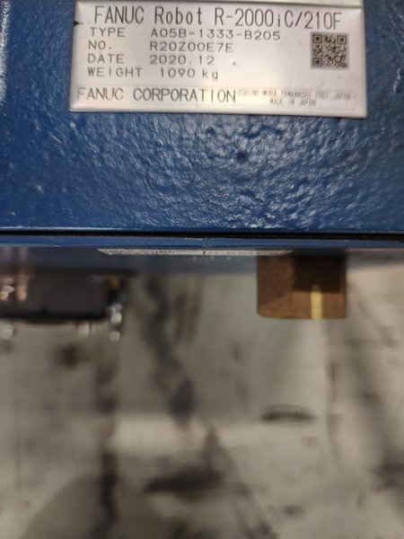 FANUC 2000IC 210F A05B-1333-B205 W/ R-30IB PLUS CONTROLS A05B-2635-B028 USED