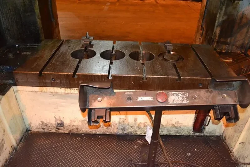 KOMATSU 220 TON ECCENTRIC GEAR 2 PT SS PRESS, STOCK# 13405J