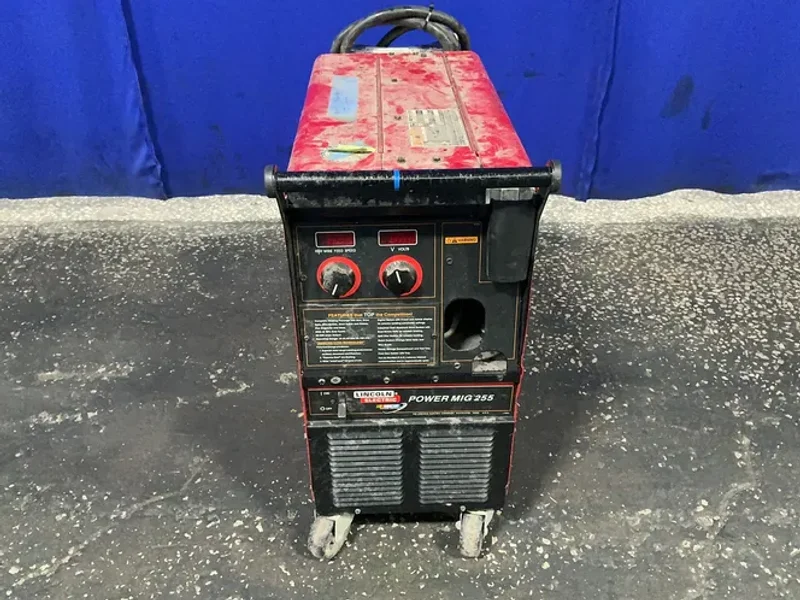 LINCOLN ELECTRIC 250 A WELDER  -  POWER MIG 255