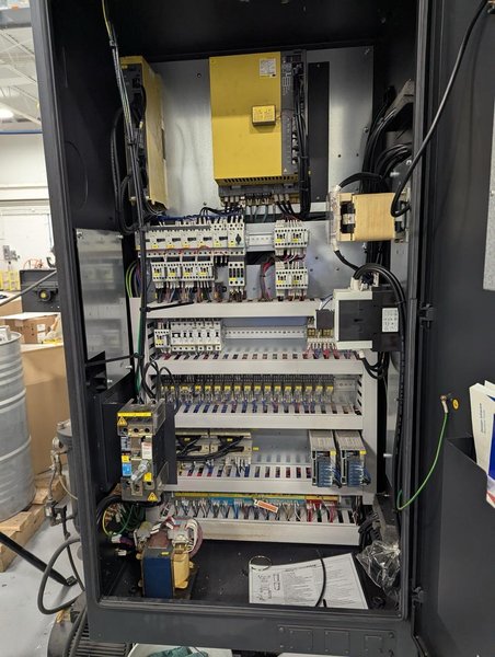 Doosan DNM500 VMC, 2008 – Chip Conveyor