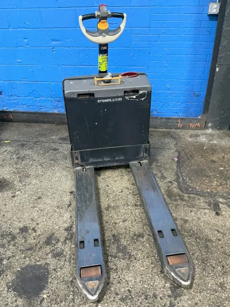 CROWN 4500 LBS ELECTRIC PALLET JACK  -  WP3035-45