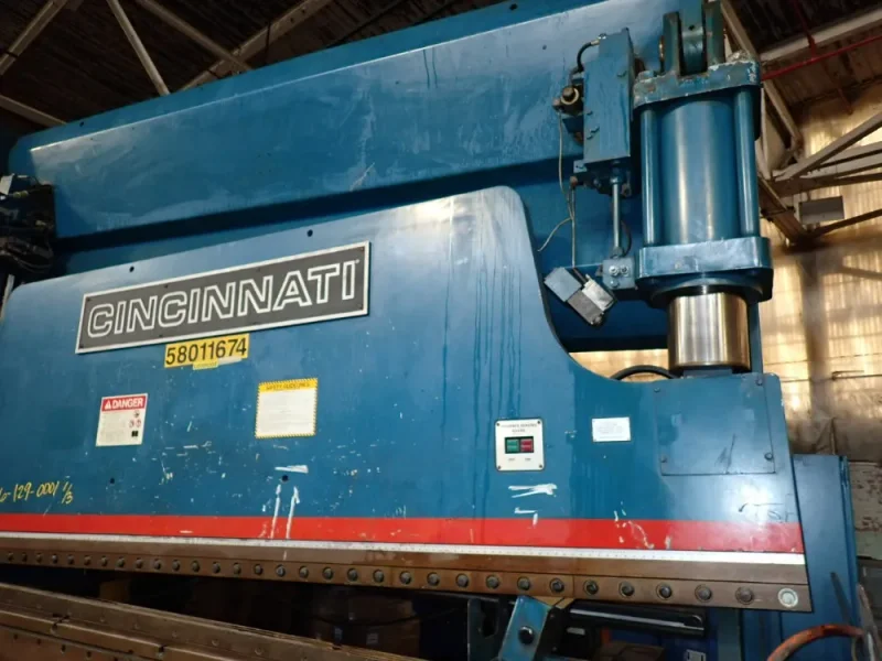 CINCINNATI 230 T PRESS BRAKE   -  230 AF X 12FT