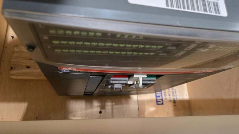 ABB SACE EMAX E2 1600A CIRCUT BREAKER USED