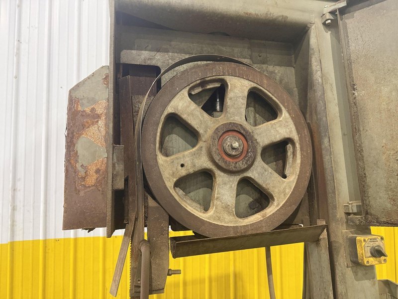 18" X 20" HYD-MECH MODEL V18 SERIES II VERTICAL BAND SAW: STOCK #24965