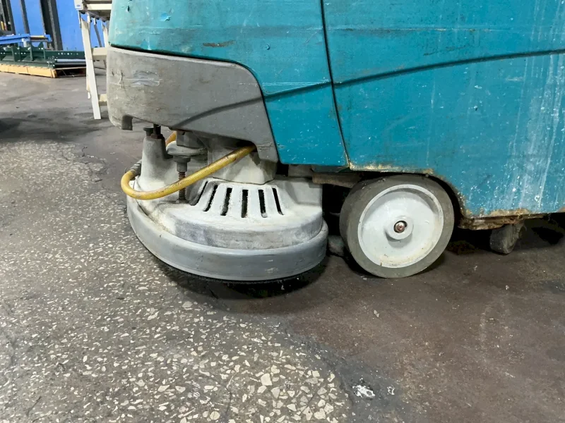 TENNANT WALK BEHIND FLOOR SCRUBBER  -  MODEL T5