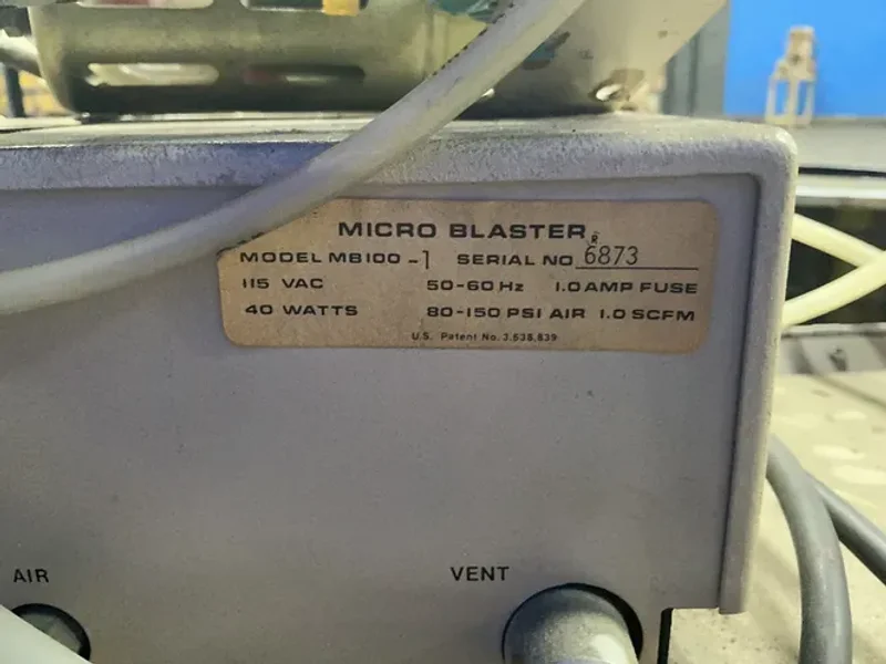 COMCO INC. 80-150 PSI, 1.0 SCFM MICROBLASTER CABINET WITH SAND  -  MB100-1