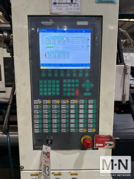 680 TON 101 OZ WOOJIN MODEL SM680 INJECTION MOLDING MACHINE MFG 2014