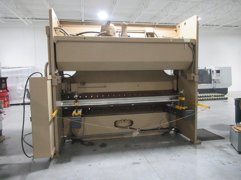Cincinnati 175 Form Master II CNC Hydraulic Press Brake, 175 Ton x 12&#039;, Crowning