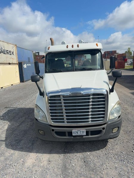 Freightliner Cascadia Day Cab Truck, 2012