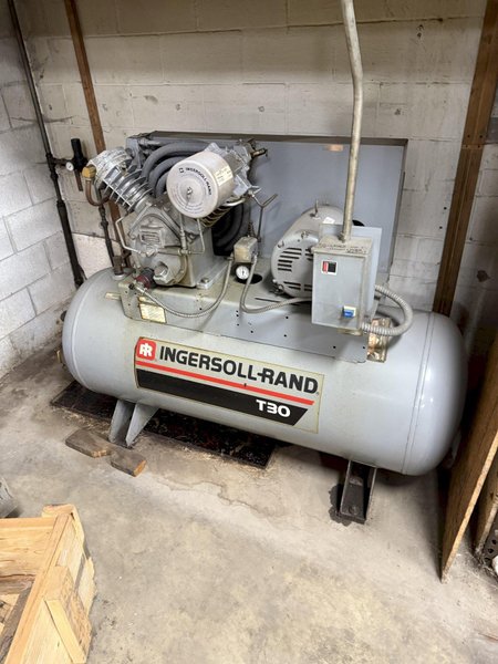 INGERSOLL-RAND PISTON TYPE AIR COMPRESSOR. STOCK #1007925