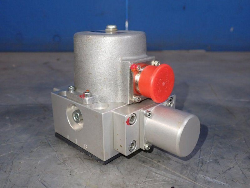 PERFECTION SERVO/MOOG VALVE  -  D765-606