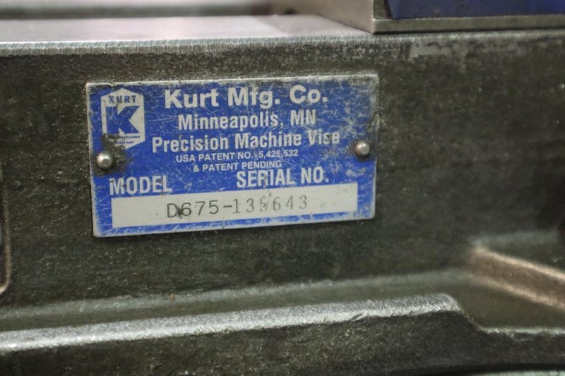 Kurt D675 6" Machine Vise, SwivelBase, Steel Jaws, Handle- Auction Item