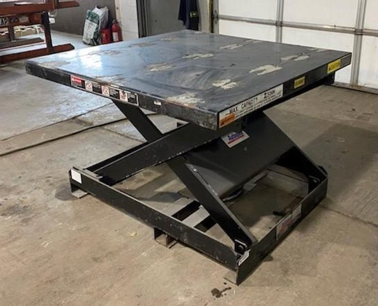 48&quot; X 48&quot; 2,500LBS AUTOQUIP CORP PNEUMATIC LIFT TABLE STOCK# 2873