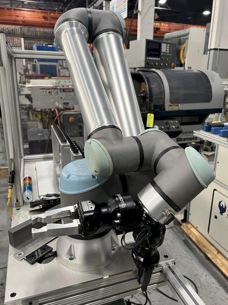 Universal Robots UR10e Cobot With Parts loading base/station. New-2020