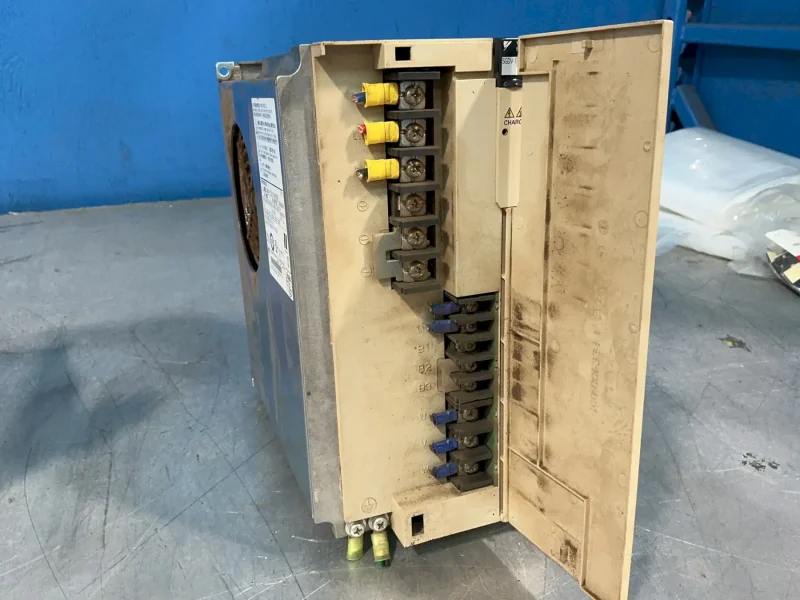 YASKAWA SERVOPACK   -  SGDV-170D11A002000