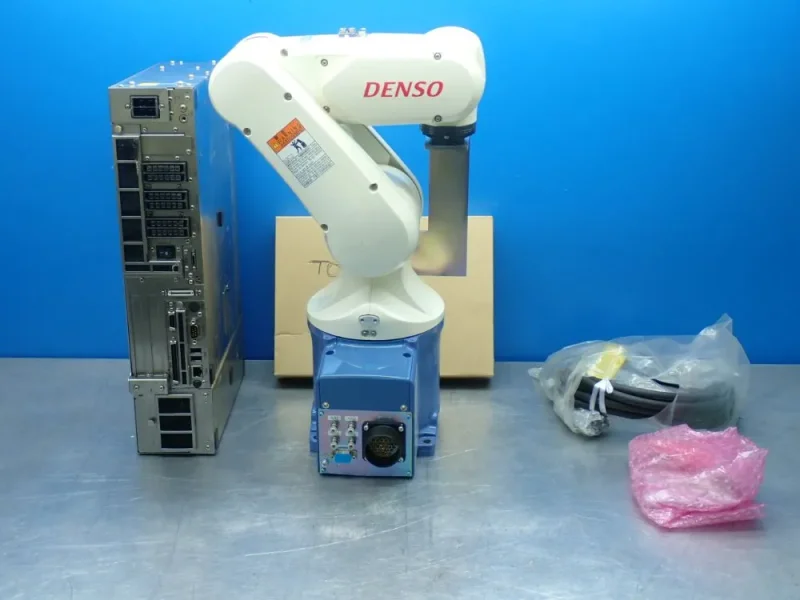 DENSO ROBOT WITH CONTROLLER  -  RC8-VPA0-NNNM-NI-NNN