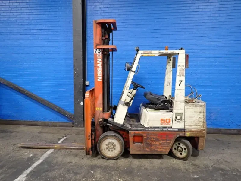 Nissan 4500 Lbs Propane Forklift - Cph02a25v