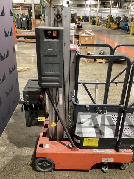 JLG 12SP VERTICAL MAN LIFT USED