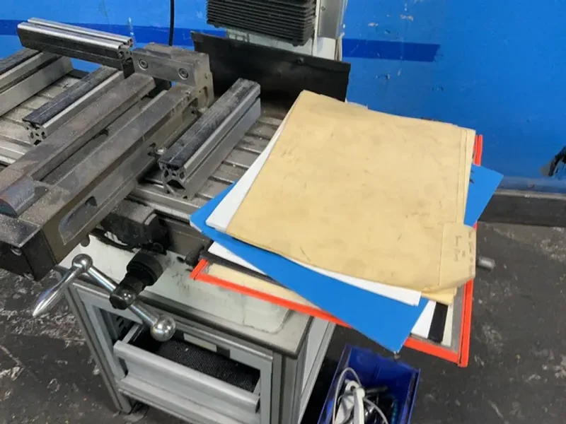 PRECISION MATTHEWS 10” X 28" VERTICAL MILL  -  PM-932M