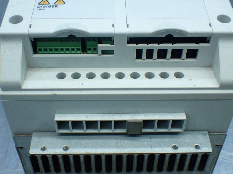 EATON 10HP M-MAX SERIES ADJUSTABLE FREQUENCY DRIVE  -  MMX34AA016N0-0