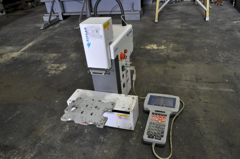 FISNAR F4200N.1 COMPACT BENCHTOP ROBOT DISPENSER WITH TEACH