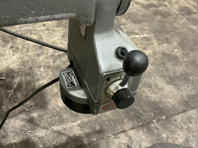 1.5 HP BRIDGEPORT VERTICAL MILL W/ POWER FEED: YOBRO #26042