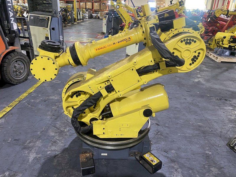 FANUC – R-2000iA/210F w/ R-J3iB Controls &amp; External Controls Panel REFURBISHED