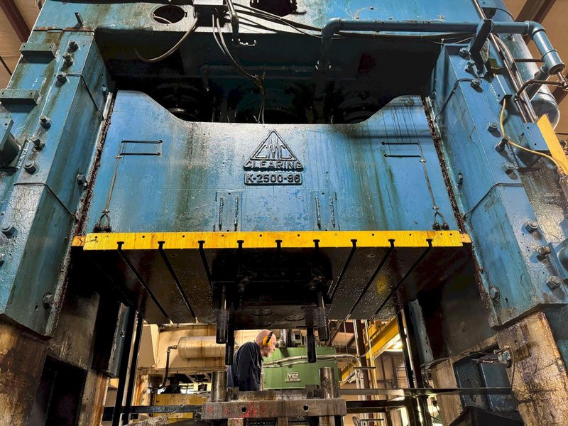 500 TON CLEARING K-2500-96 STRAIGHT SIDE TWO POINT PRESS. STOCK # 0682924