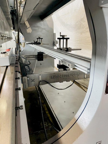 175 TON X 13&#039; KOMATSU MODEL PHS160 HYDRAULIC PRESS BRAKE. STOCK # 0631520