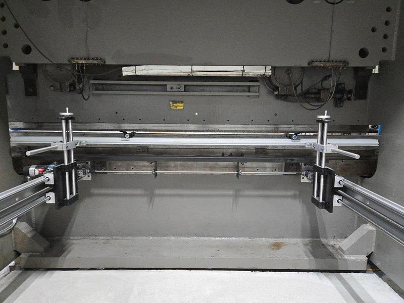 400 ton x 12′ Standard Industrial CNC Press Brake, 2007
