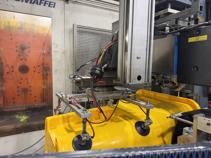 Conair Sepro PIP3061 BZ-V Full Servo Robot, fits 3200 Ton Molding Machine