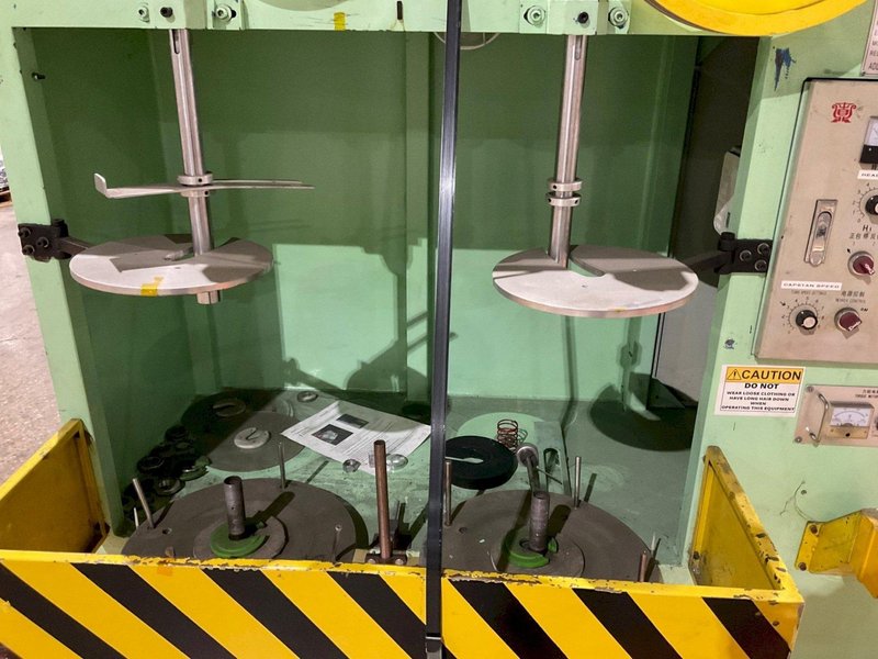 SHANGHAI CABLE RESEARCH INSTITUTE DOUBLE-DECK PACKAGE PAPER MACHINE USED