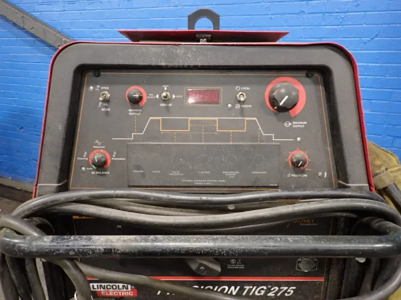 THE LINCOLN ELECTRIC CO 275 AMPS WELDER  -  PRECISION TIG 275