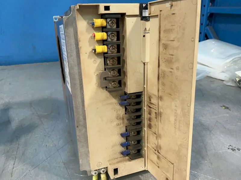 YASKAWA SERVOPACK   -  SGDV-170D11A002000