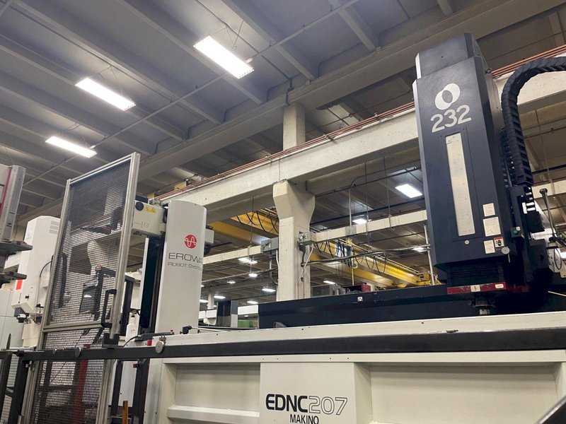 Makino EDNC 207 Used CNC Sinker EDM with EROWA Robot For Sale - 2008